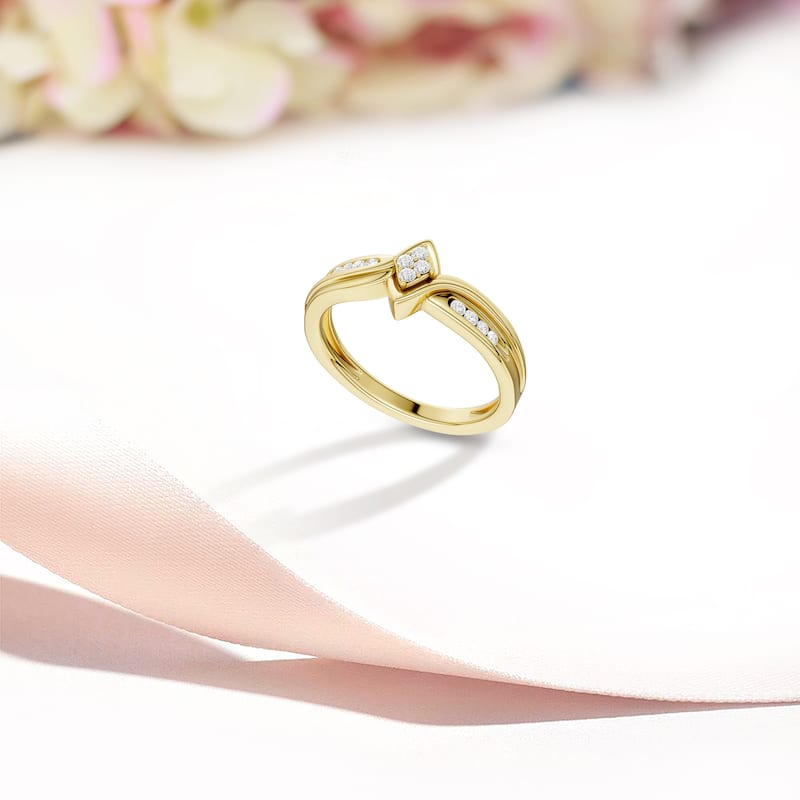 IGI Certified 1/10ct TDW Diamond Cluster Engagement Ring in 10K Yellow Gold for Women