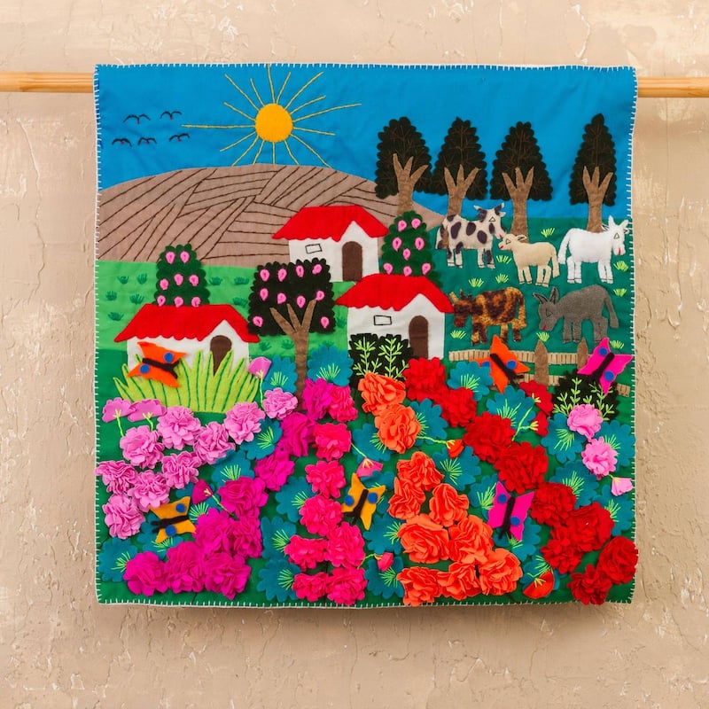 Handmade Ancash Fields of Roses Applique wall hanging (Peru) - 31 x 20 x 4