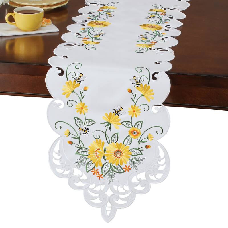 Embroidered Gerbera Daisies Scalloped Edge Table Linens