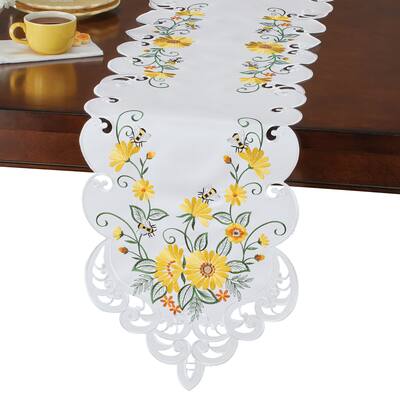 Embroidered Gerbera Daisies Scalloped Edge Table Linens