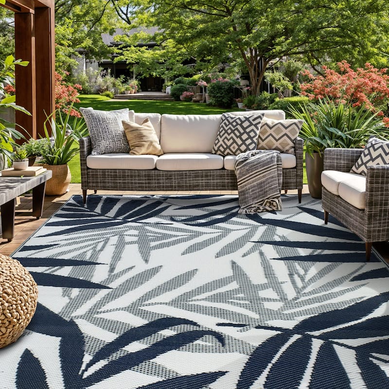 World Rug Gallery Contemporary Floral Leaves Reversible Recycled Plastic Outdoor Rugs - 7'10"X10'