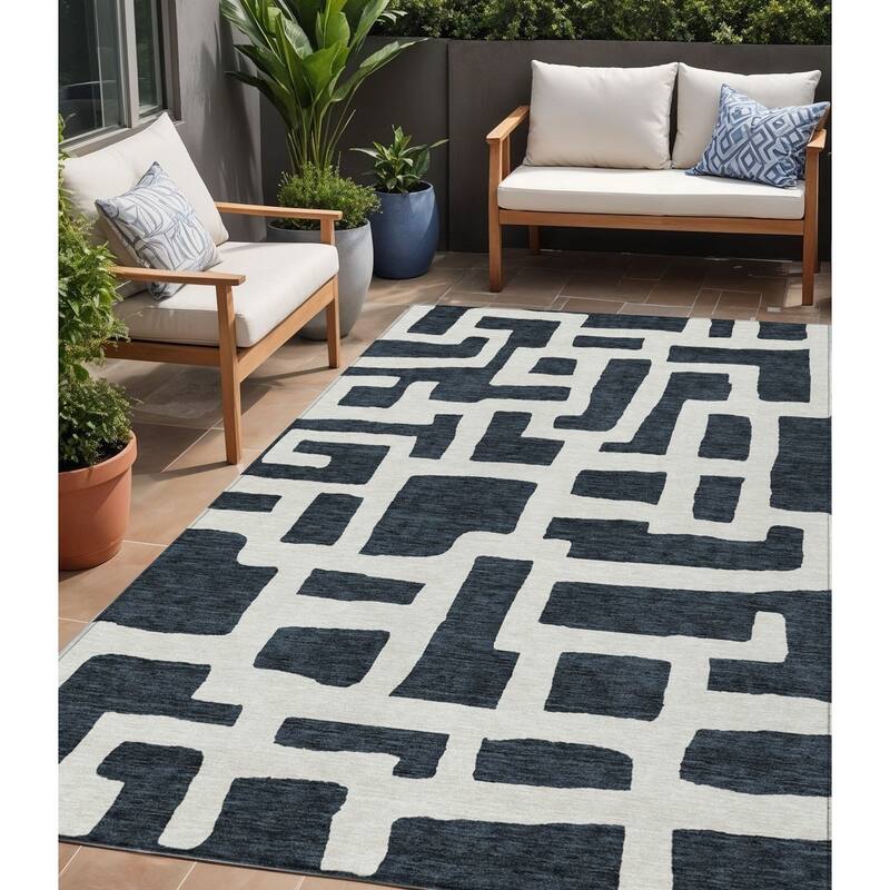 HomeRoots Abstract Transitional Rectangle Outdoor Rug - 5' X 8'