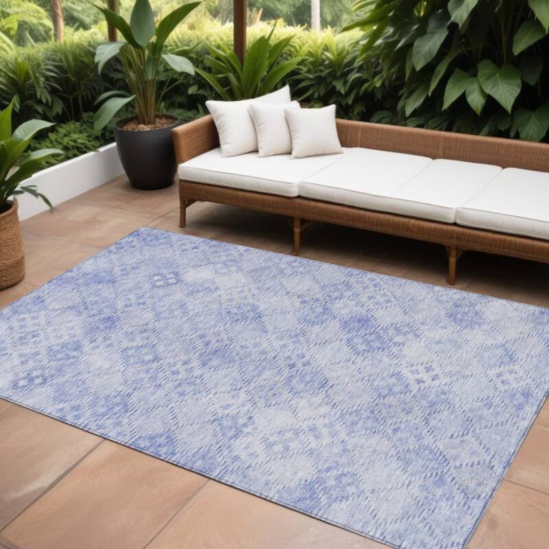 HomeRoots Geometric Transitional Rectangle Outdoor Rug - 8' X 10'