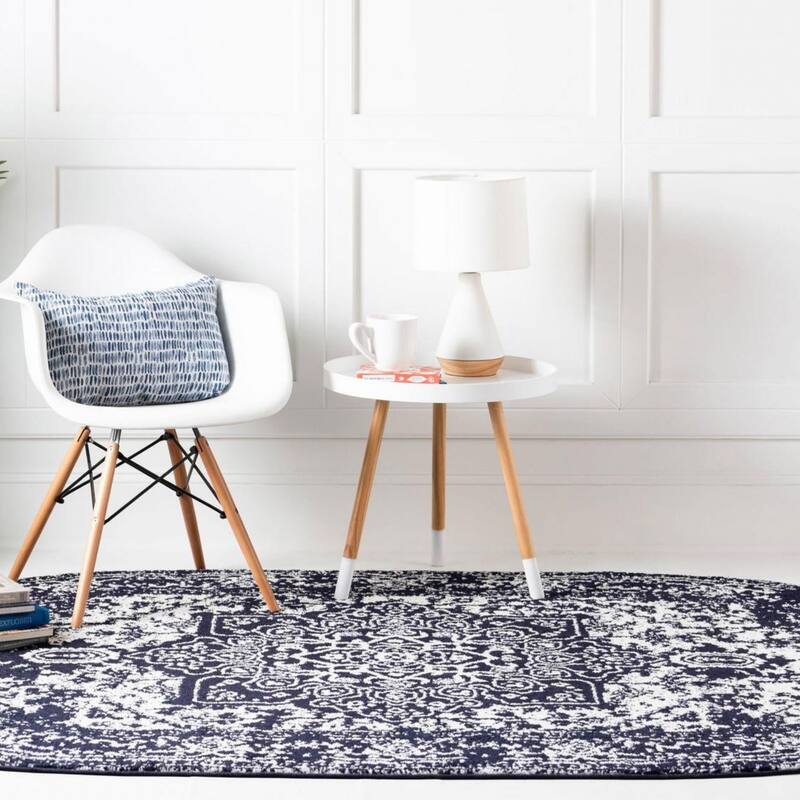 Traditional Brenda Collection Area Rug