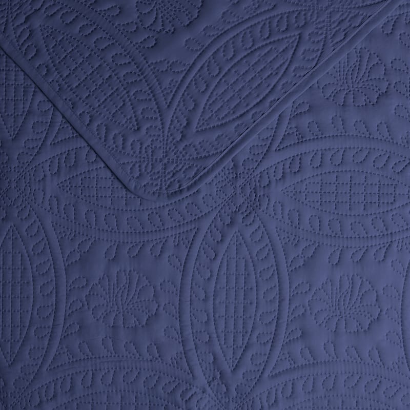 Traditions by Waverly Classic Medallion Pinsonic Quilted Solid Bed Set