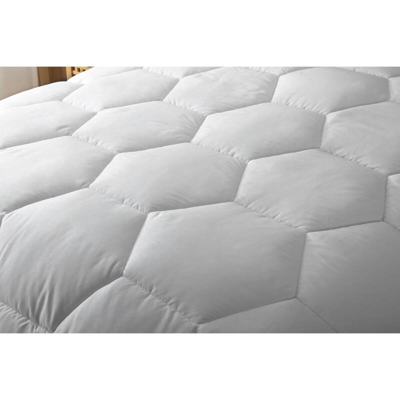 Better Style Home Oversized Microfiber Honeycomb Comforter Insert