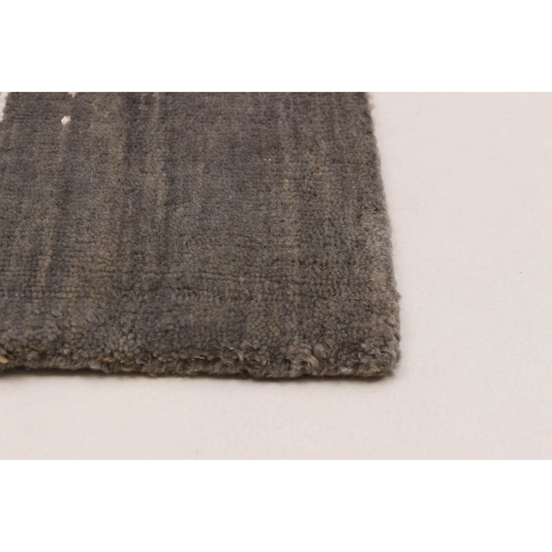 Kashkuli Gabbeh Grey Rug 3'9" x 5'10" - 3'9 x 5'10