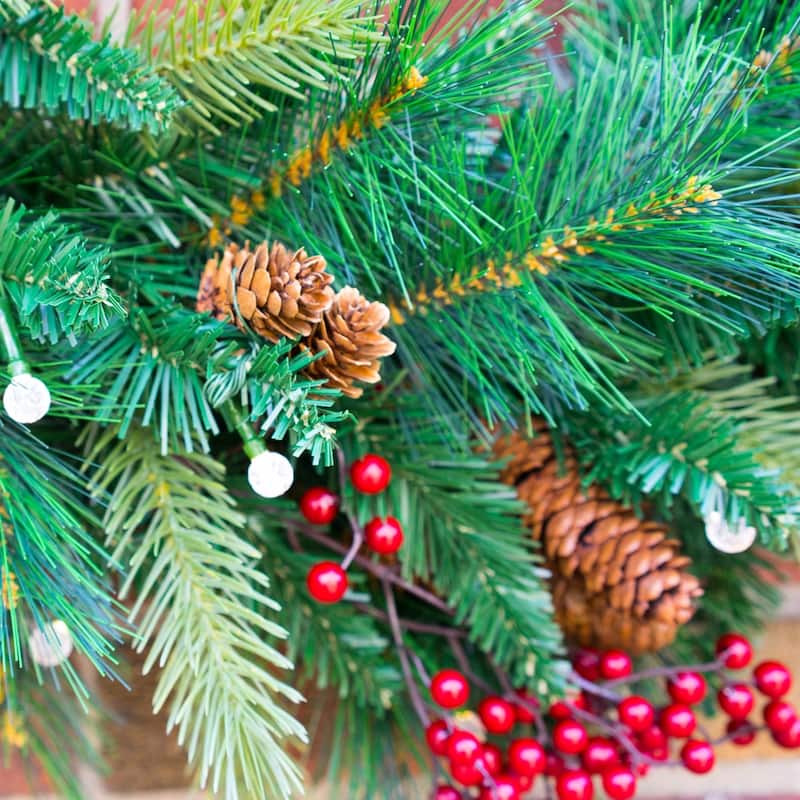Traditional Woodland Berry Wreath B/O LED Lights (24", 30", 36")
