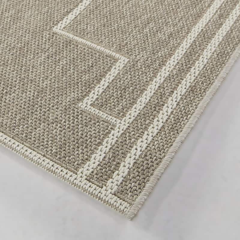 Corrance Geometric Trellis Indoor/Outdoor Area Rug