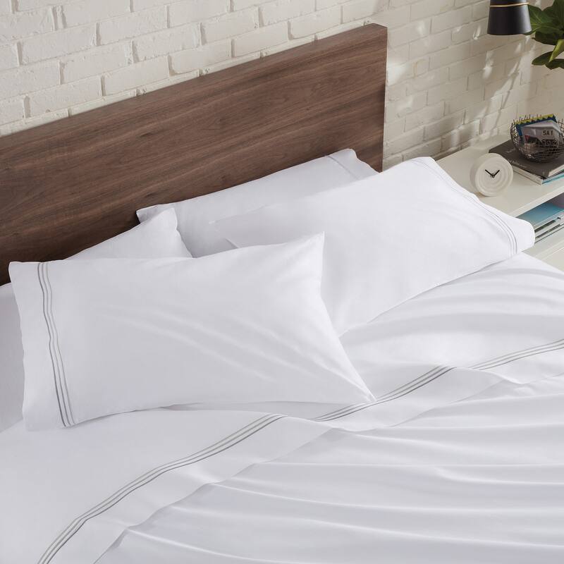 Aston & Arden 600 Thread Count Cotton Sateen Sheet Set