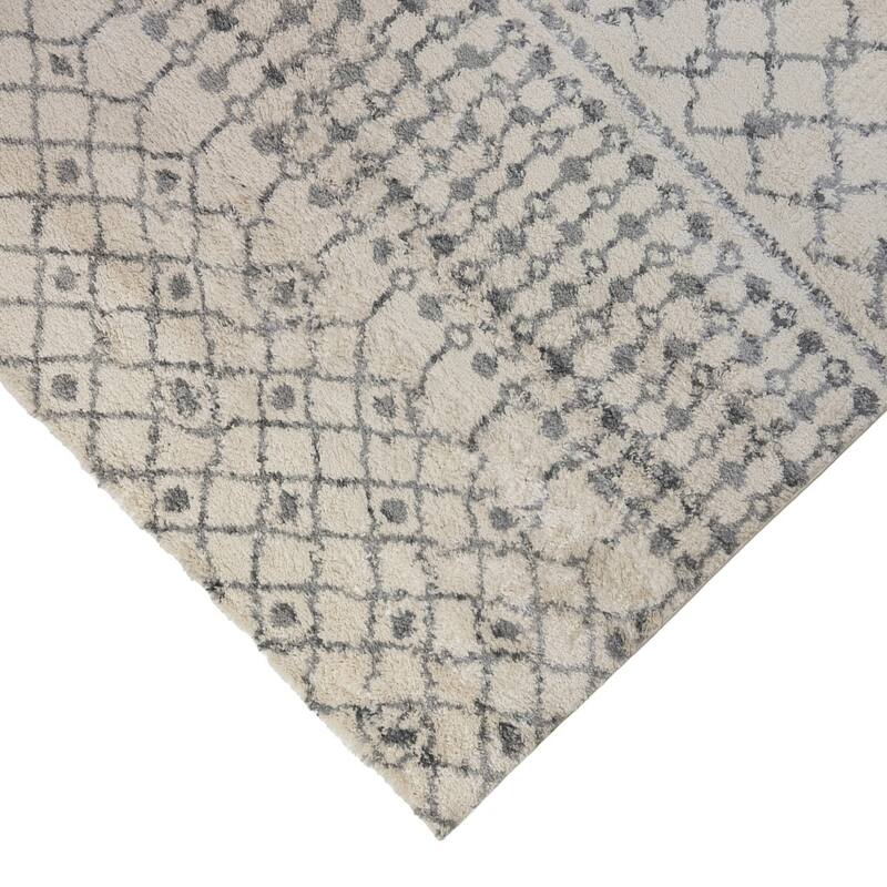 Qavun Geometric Stain Resistant Soft Area Rug By HomeRoots - 10' Runner