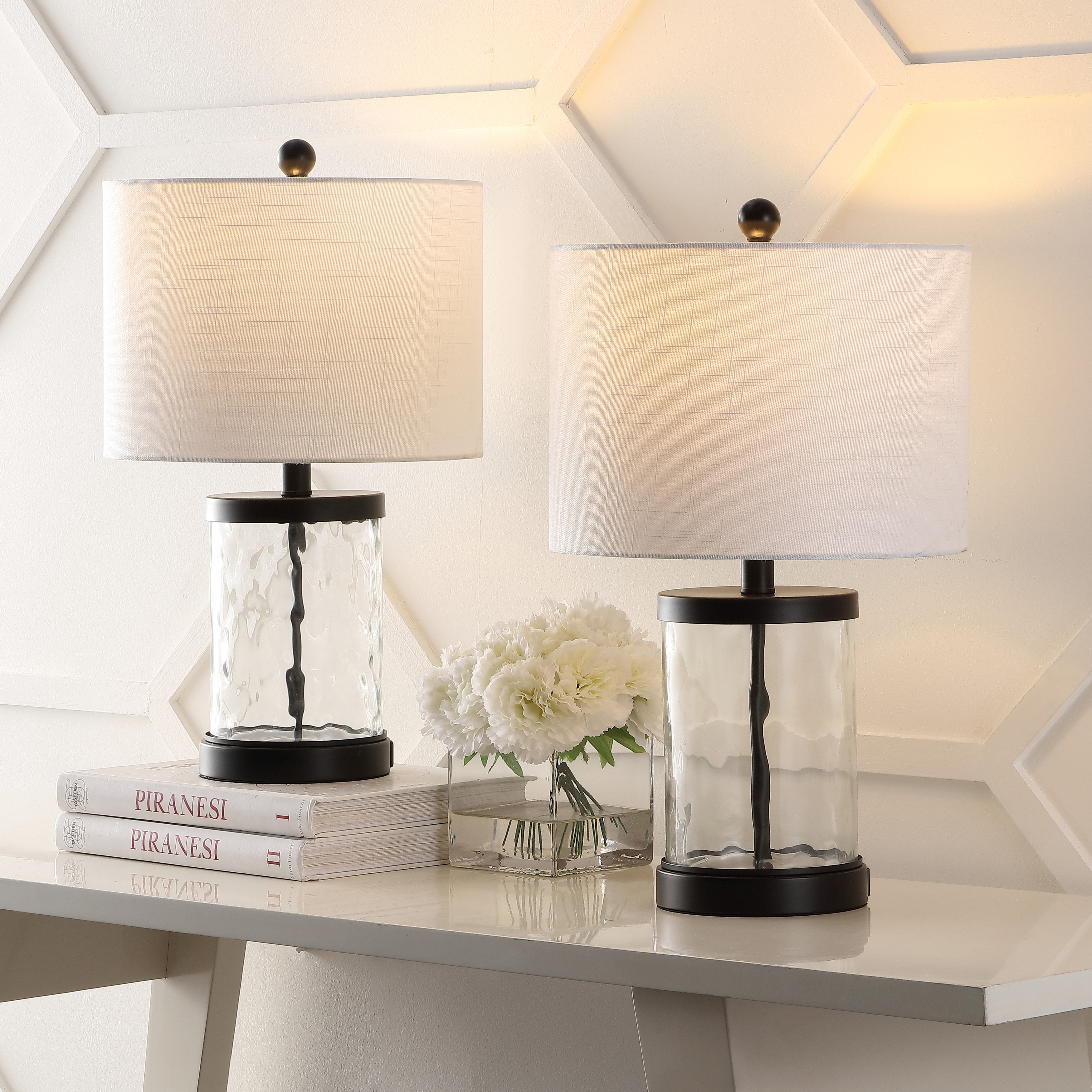 Lamp with usb charging port discount