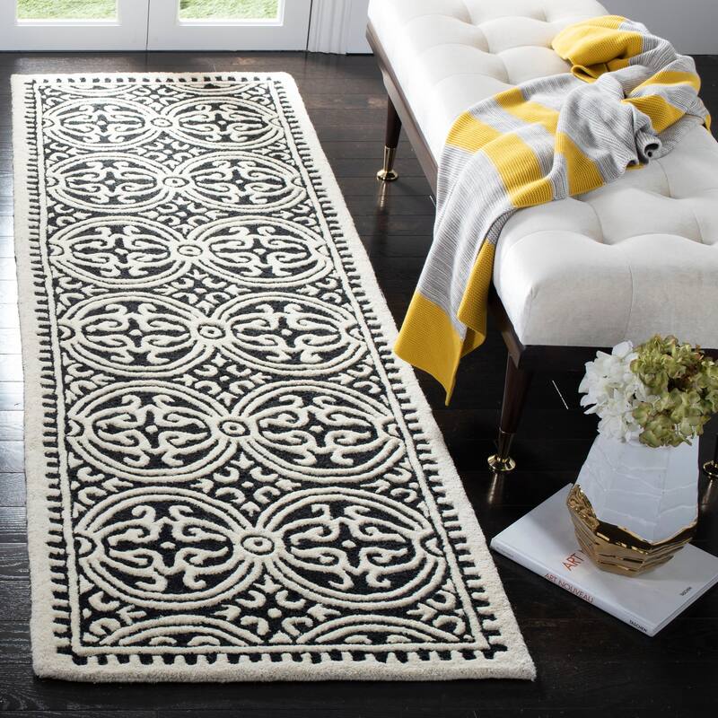 SAFAVIEH Handmade Cambridge Myrtis Moroccan Wool Rug - 2'6" x 6' Runner - Black/Ivory