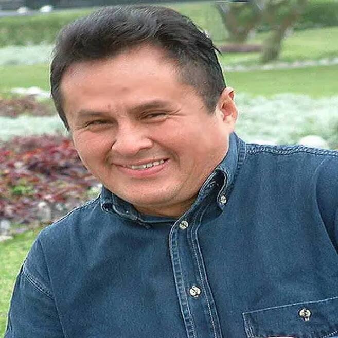 Set of 2 Ceramic Get Together Vases