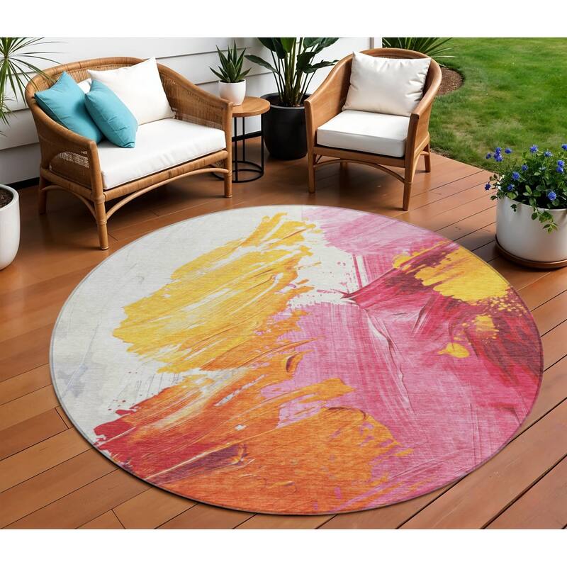 HomeRoots Abstract Transitional Rectangle Outdoor Rug - 8' Round