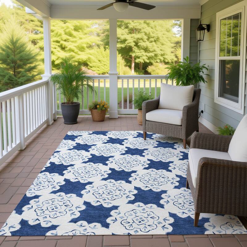 Machine Washable Indoor/ Outdoor Global Motif Chantille Rug
