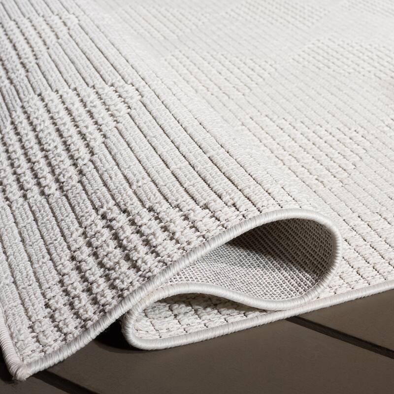 SAFAVIEH Veranda Eggerke Washable Indoor/Outdoor Rug - Weather Resistant & Easy Cleaning