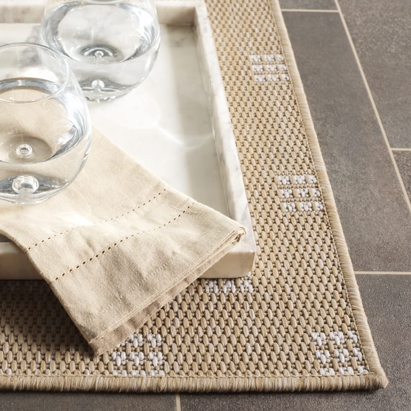SAFAVIEH Terrace Soazig Indoor/Outdoor Washable Backyard Patio Rug