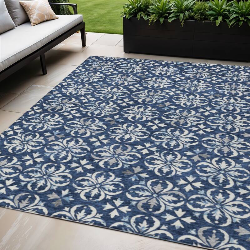 HomeRoots Floral Transitional Rectangle Outdoor Rug - 5' X 8'