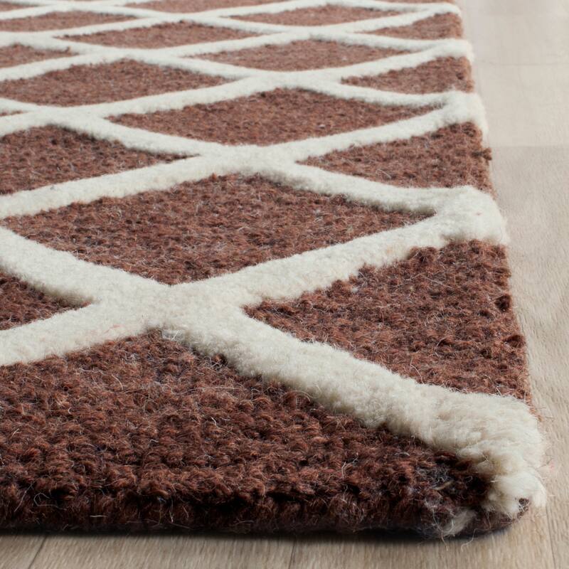 SAFAVIEH, Handmade Cambridge Siire Moroccan Trellis Wool Rug