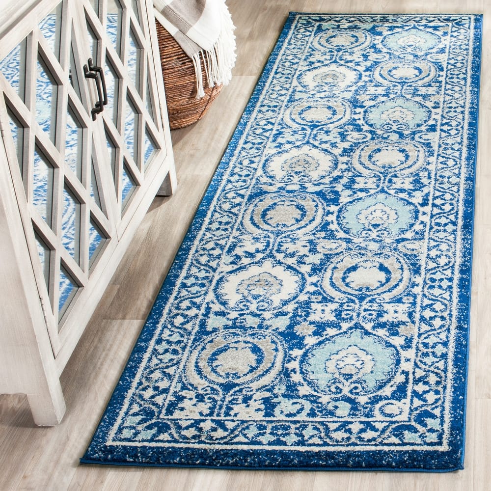SAFAVIEH Evoke Lizan Distressed Vintage Boho Rug