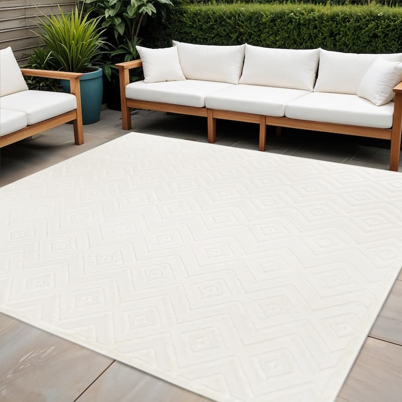 HomeRoots Geometric Modern Rectangle Outdoor Rug - 5' Square - White/Ivory - 5' Square