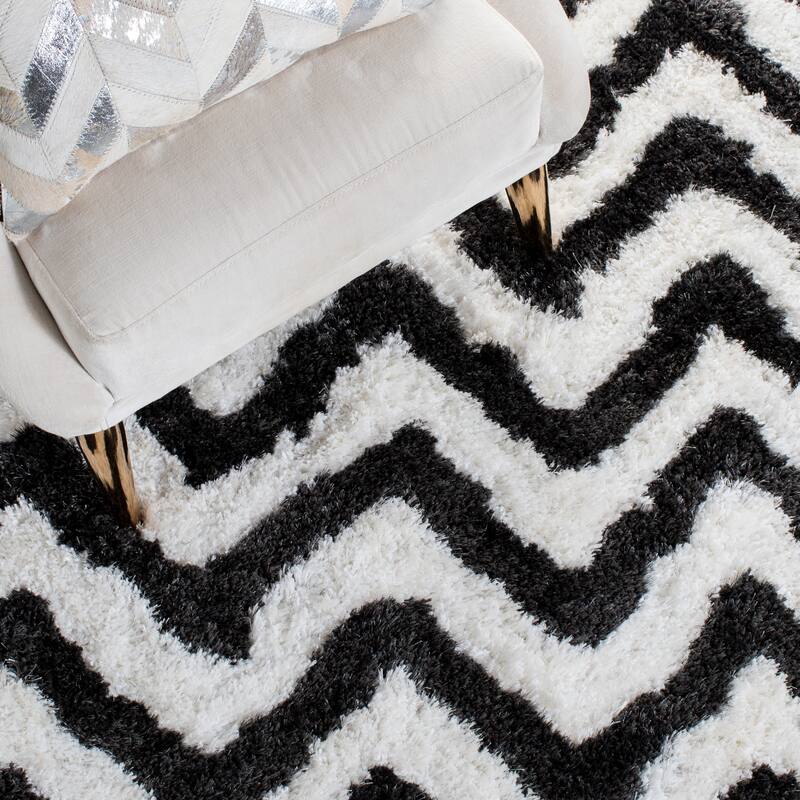 SAFAVIEH Handmade Barcelona Shag Rayya Polyester Rug