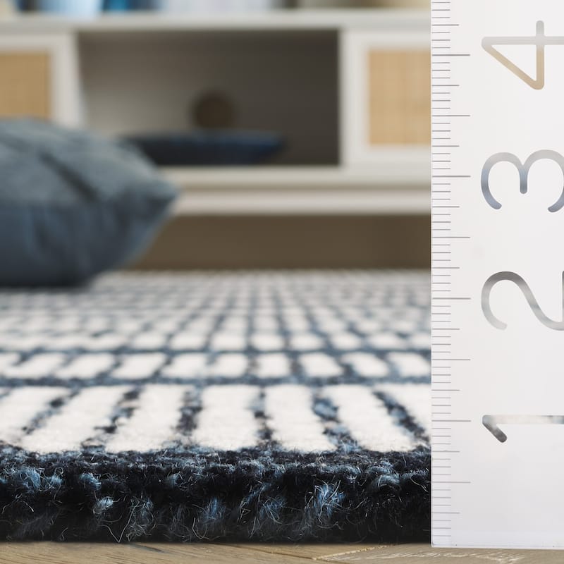 SAFAVIEH Handmade Pine Slaviya Modern Wool Rug