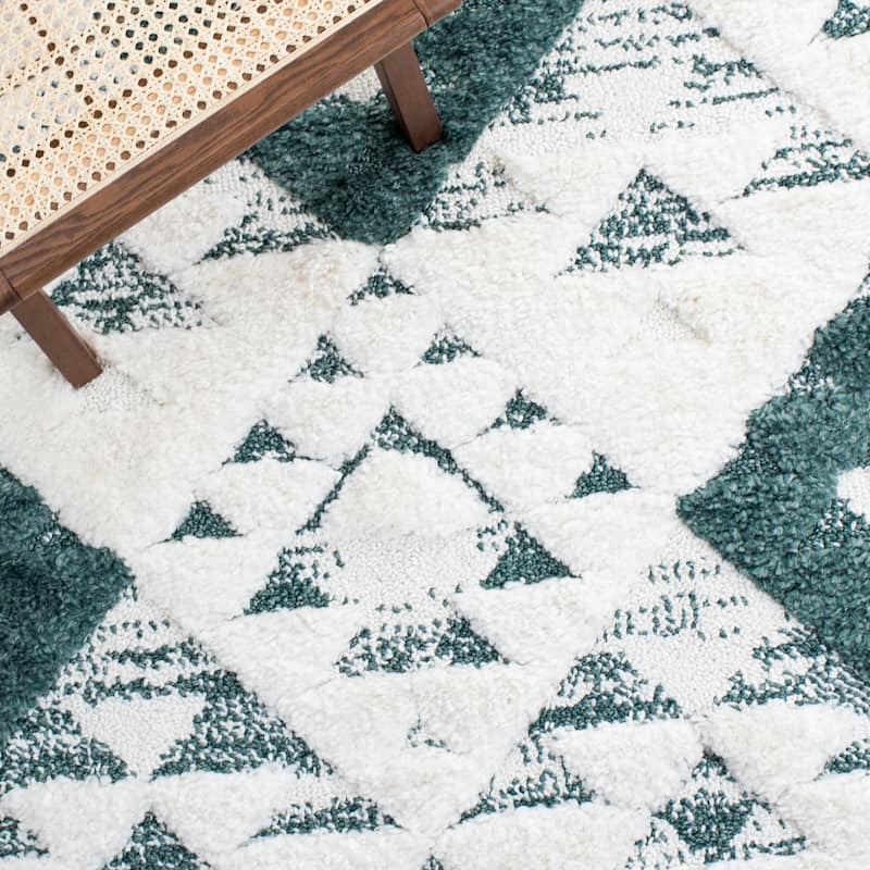 SAFAVIEH Moroccan Tassel Shag Kobi 2-inch Thick Rug