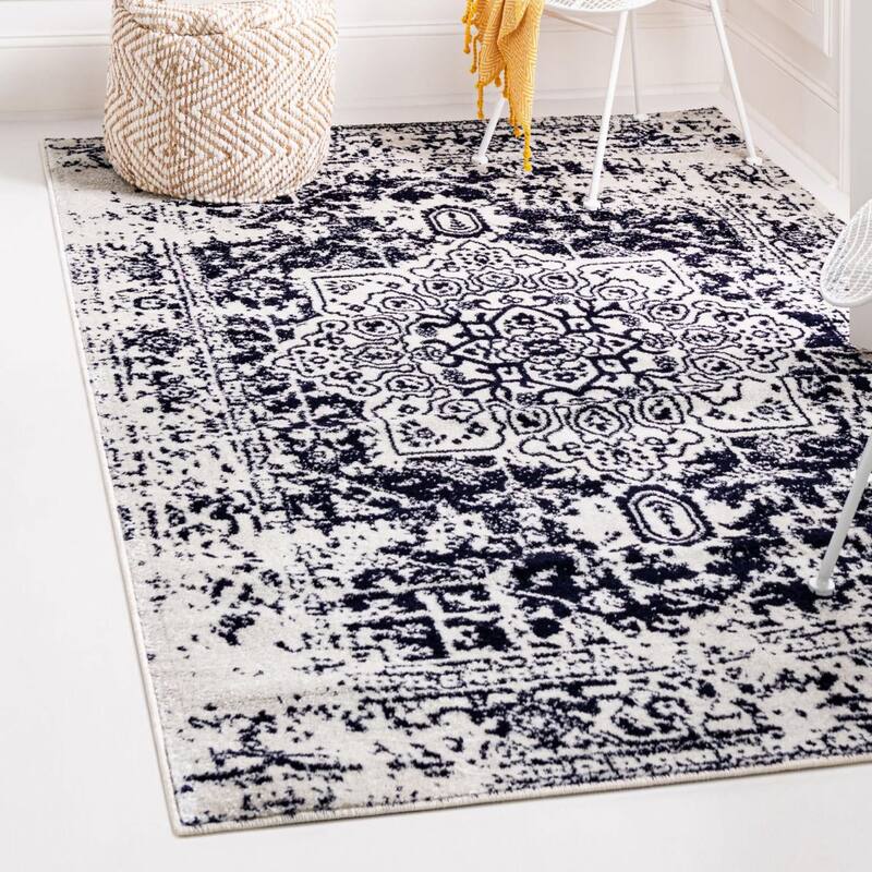 Traditional Brenda Collection Area Rug - Blue - 6'x9'