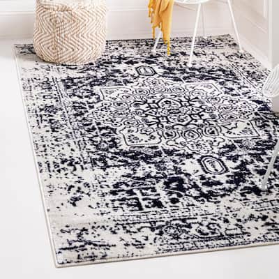 Traditional Brenda Collection Area Rug