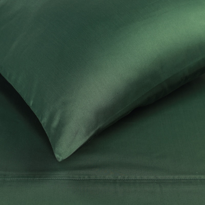 Superior Egyptian Cotton 300 Thread Count Solid Deep Pocket Sheet Set