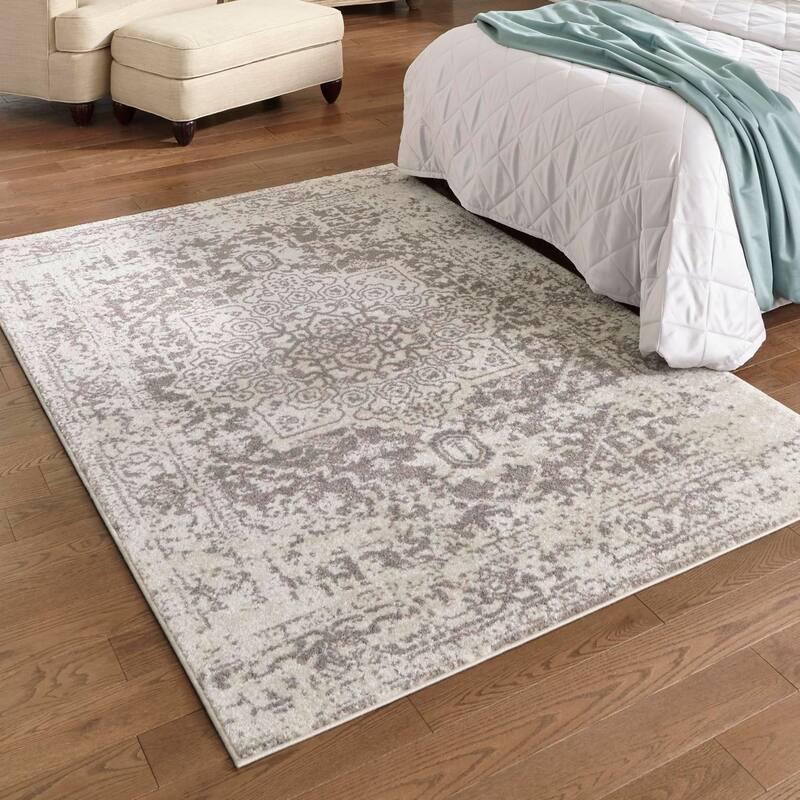 Traditional Brenda Collection Area Rug - White - 6'x9'