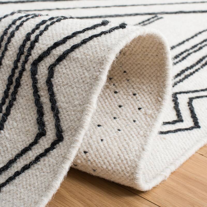 SAFAVIEH Handmade Kilim Agurne Moroccan Boho Wool Fringe Rug