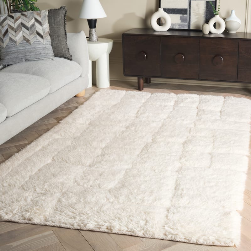 SAFAVIEH Handmade Casablanca Torri Shag Wool 1.8-inch Rug - 8' x 10' - Ivory