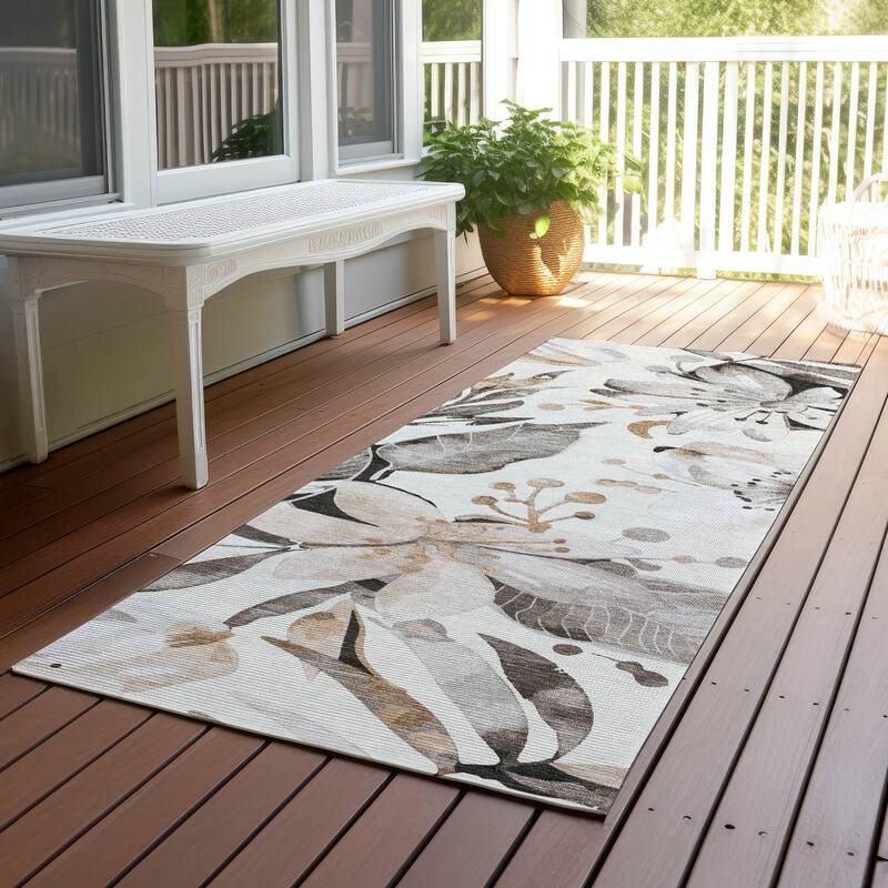 Machine Washable Indoor/ Outdoor Floral Chantille Rug - Ivory - 2'3" x 7'6"