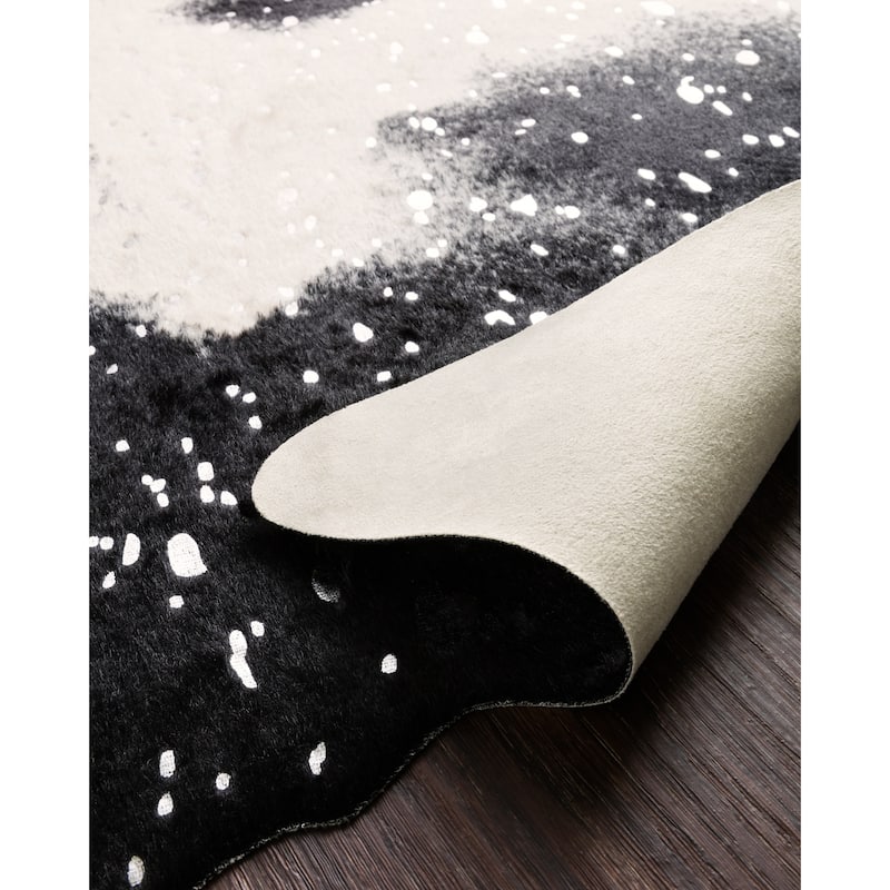 Alexander Home Sierra Faux Cowhide Rug - 5' x 6'6"