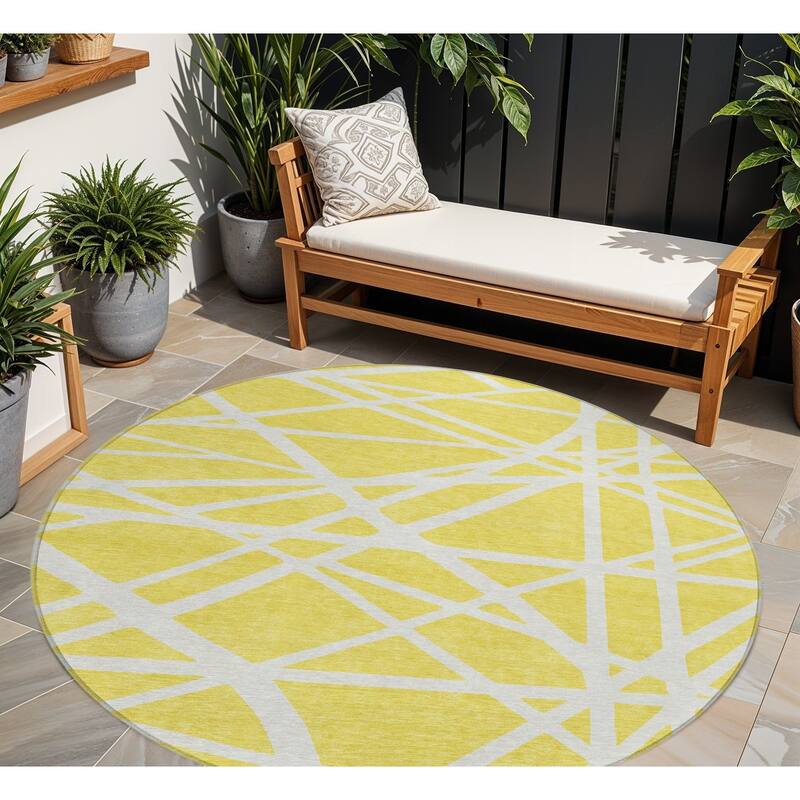 HomeRoots Geometric Transitional Rectangle Outdoor Rug - 8' Round