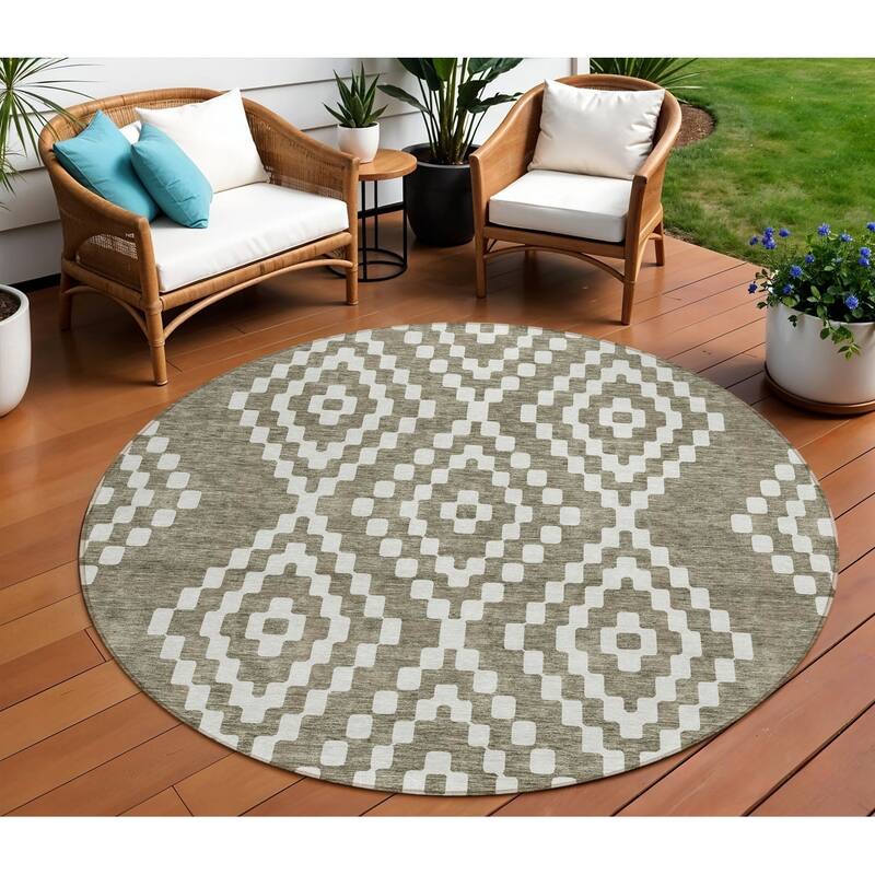 HomeRoots Geometric Transitional Rectangle Outdoor Rug - 8' Round