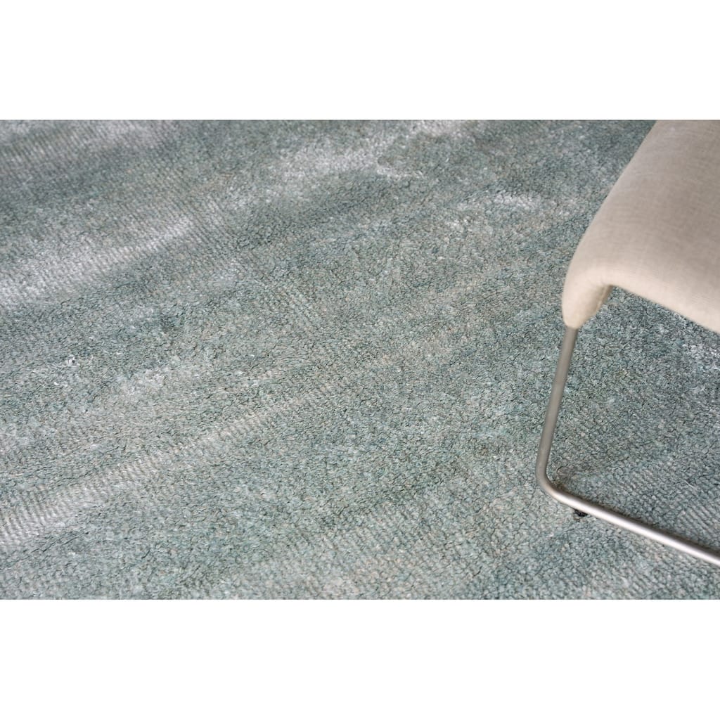 Exquisite Rugs Plush Hand-Knotted Bamboo Silk/New Zealand Wool Gray Area Rug