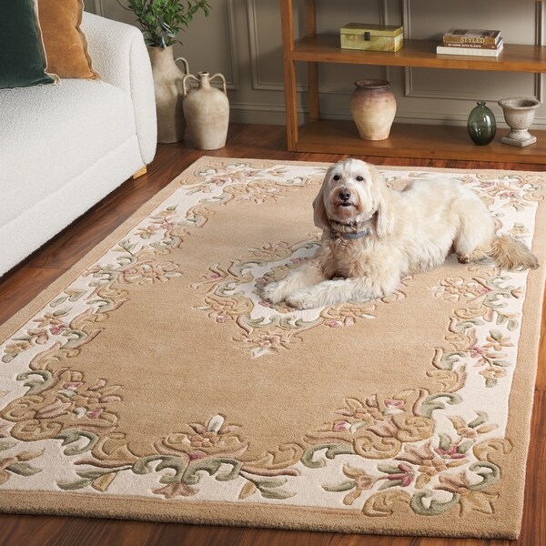 SAFAVIEH Handmade Aubusson Hrachuhi Traditional Wool Rug - Bed