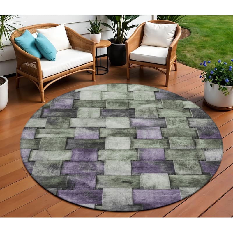 HomeRoots Striped Transitional Rectangle Outdoor Rug - 8' Round