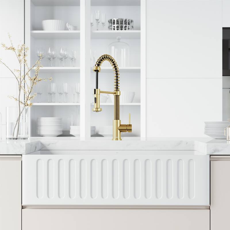 VIGO Edison 19" H Single Handle Pull-Down Sprayer Kitchen Faucet