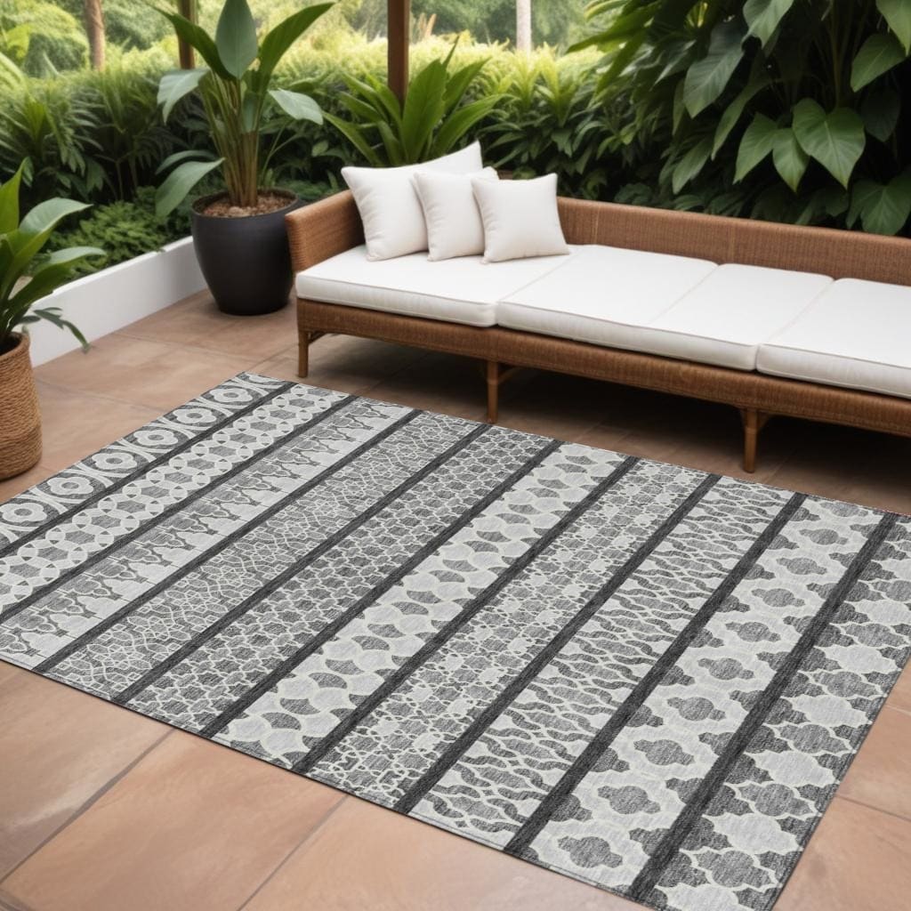 HomeRoots Quatrefoil Transitional Rectangle Outdoor Rug