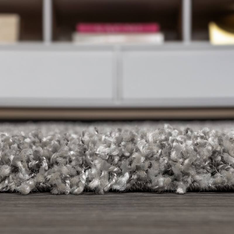 JONATHAN Y Modern Shag Plush Tassel Area Rug