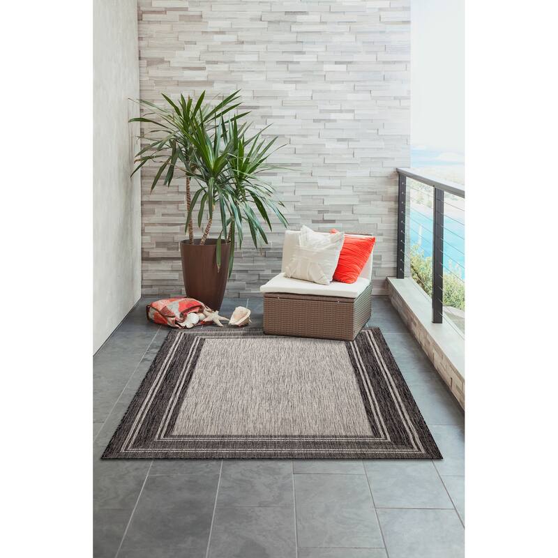 Liora Manne Carmel Multi Border Indoor/ Outdoor Area Rug