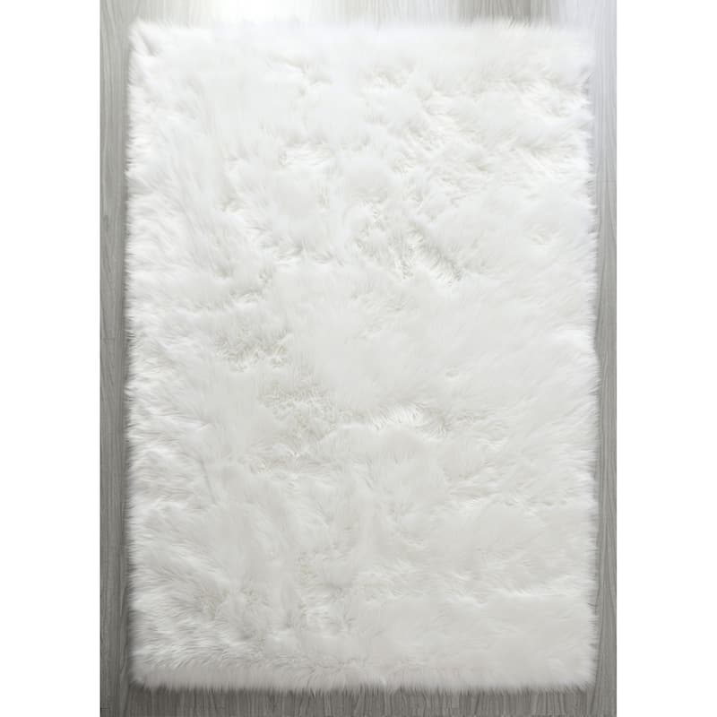 84 in L Ultra Soft Fluffy Faux Fur Sheepskin Area Rug - 6' x 7'