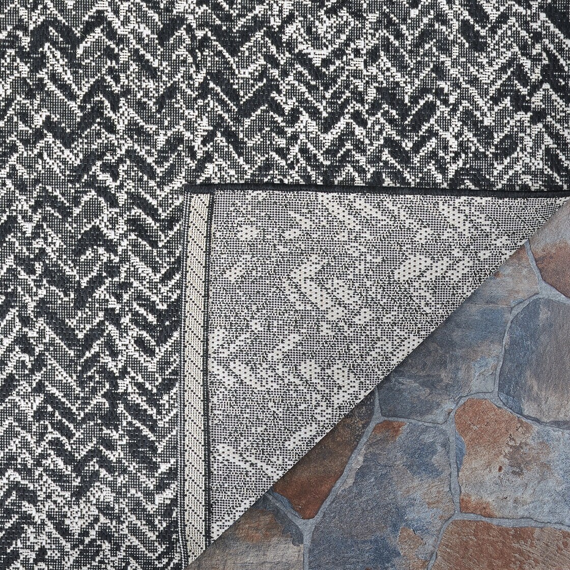 Hampton Herringbone Black Indoor/ Outdoor Area Rug - On Sale