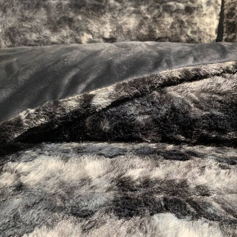 Wonderful Velvet 3 Piece Quilt Set