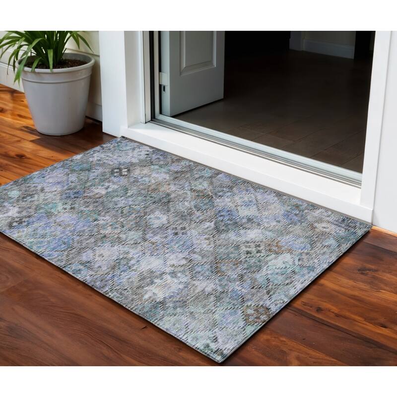 HomeRoots Floral Traditional Rectangle Outdoor Rug - 3' x 5'